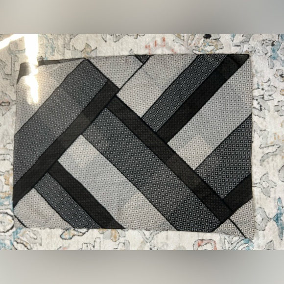 Le Château Scarf - Picture 2 of 9